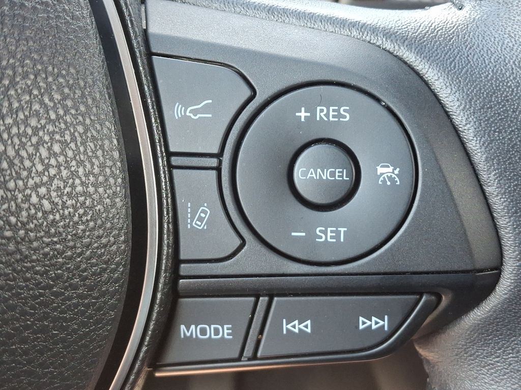 2022 Toyota RAV4 XLE Premium 23