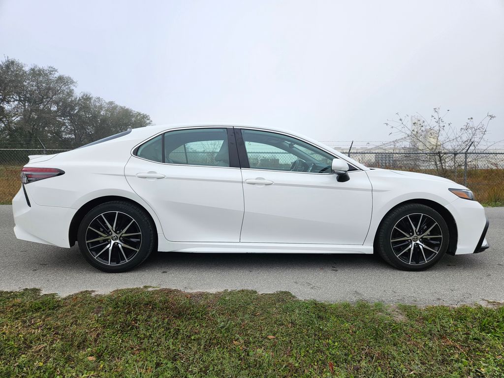 2023 Toyota Camry SE 6