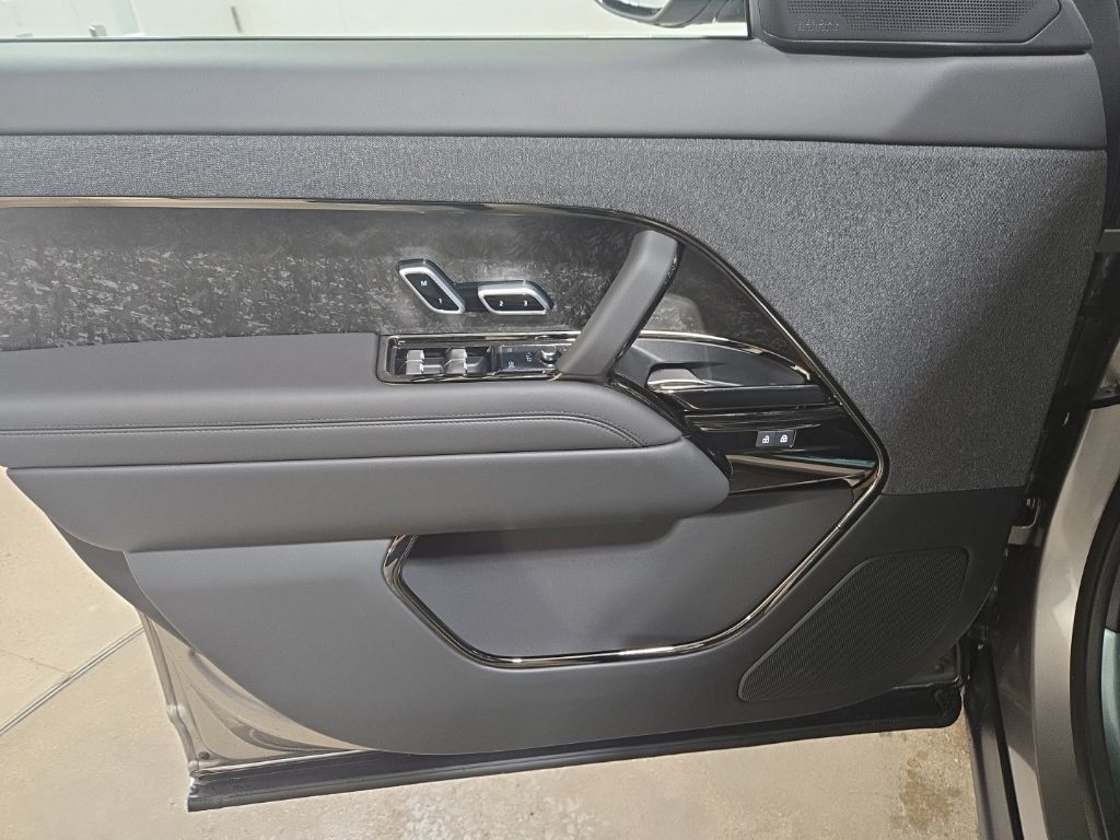 New 2026 Silver Land Rover Dynamic SE image 18