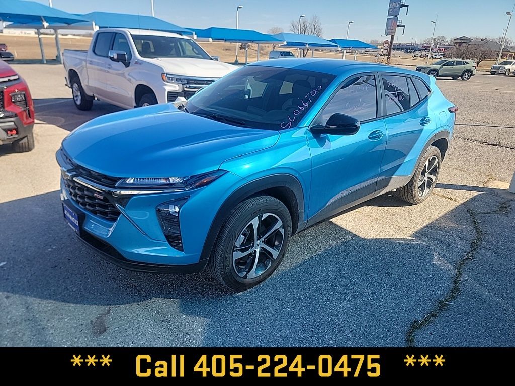 2025 Chevrolet Trax RS with 1RS FWD