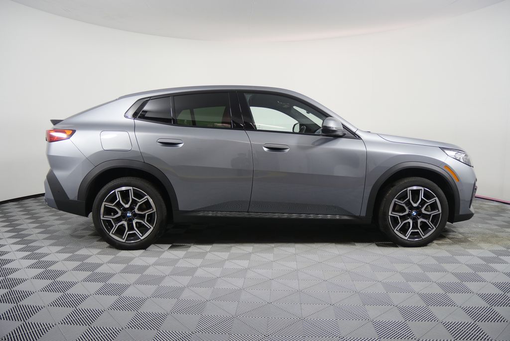 Thumbnail: 2025 BMW X2 - 2