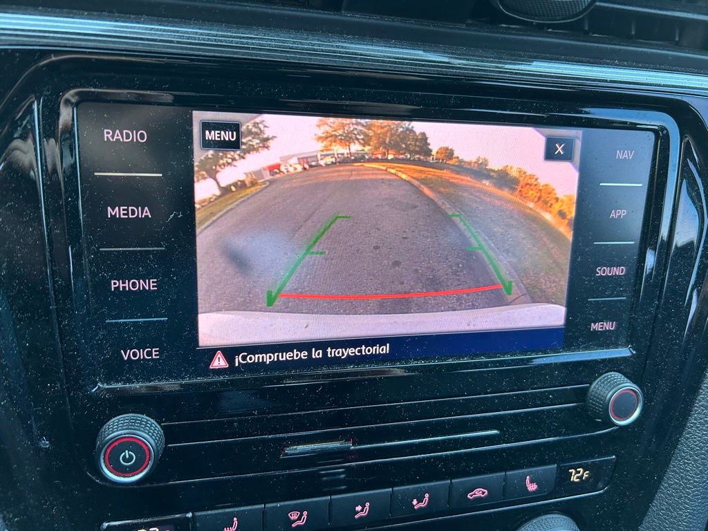 Thumbnail: 2022 Volkswagen Passat - 25