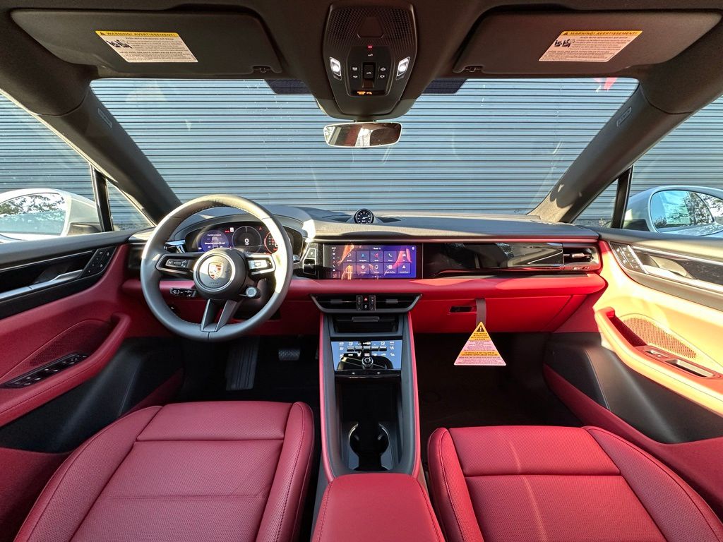 Thumbnail: 2025 Porsche Macan - 6