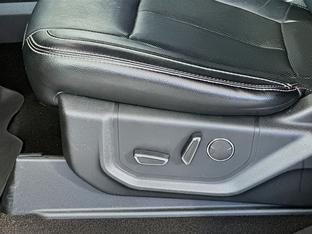 Used 2018 Red Ford Lariat image 21