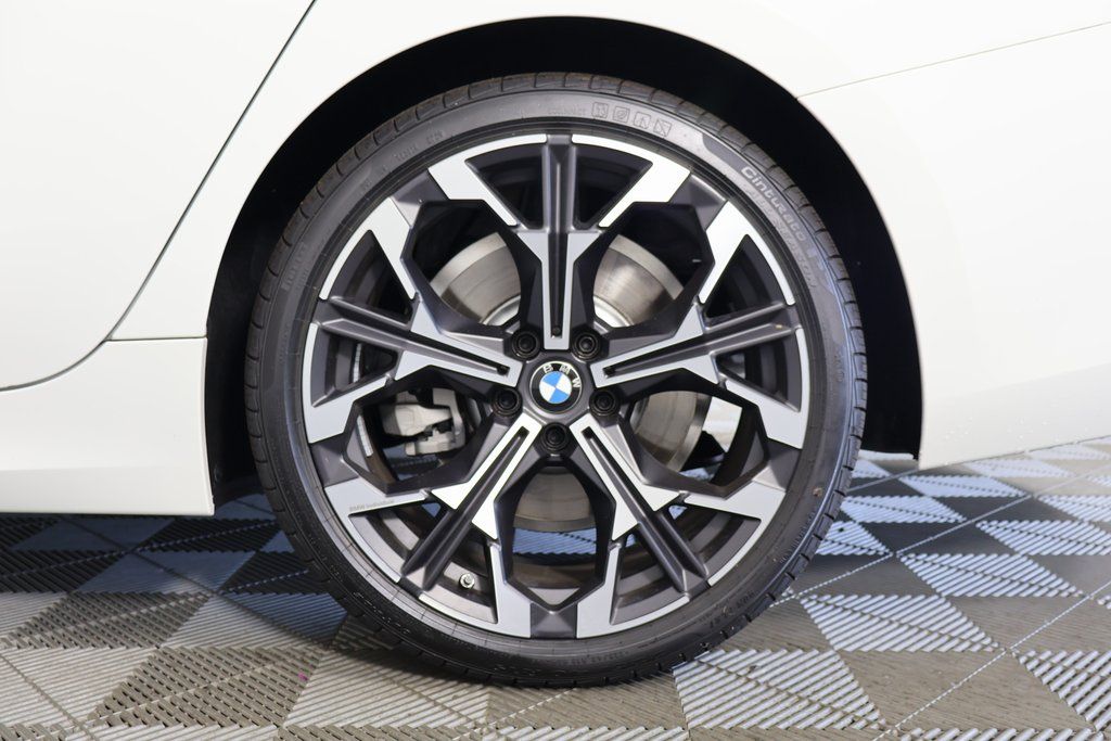 Thumbnail: 2025 BMW 3 Series - 10