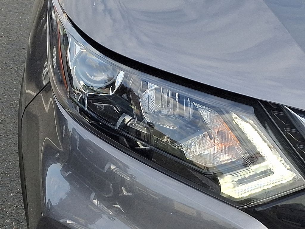 2022 Nissan Rogue Sport SV 9