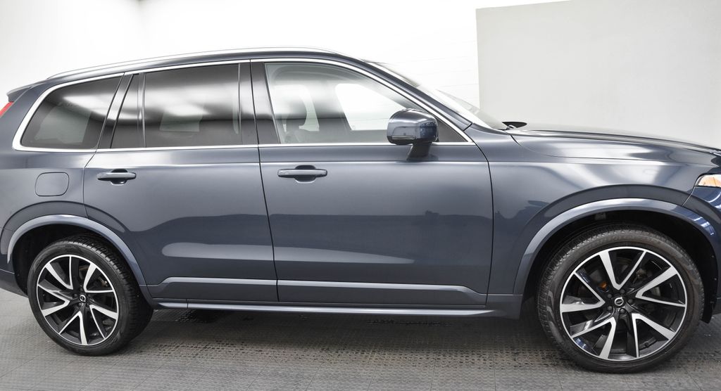 2022 Volvo XC90 T6 Momentum 6-Passenger AWD