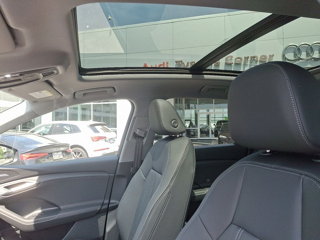 2025 Audi e-tron Premium 11