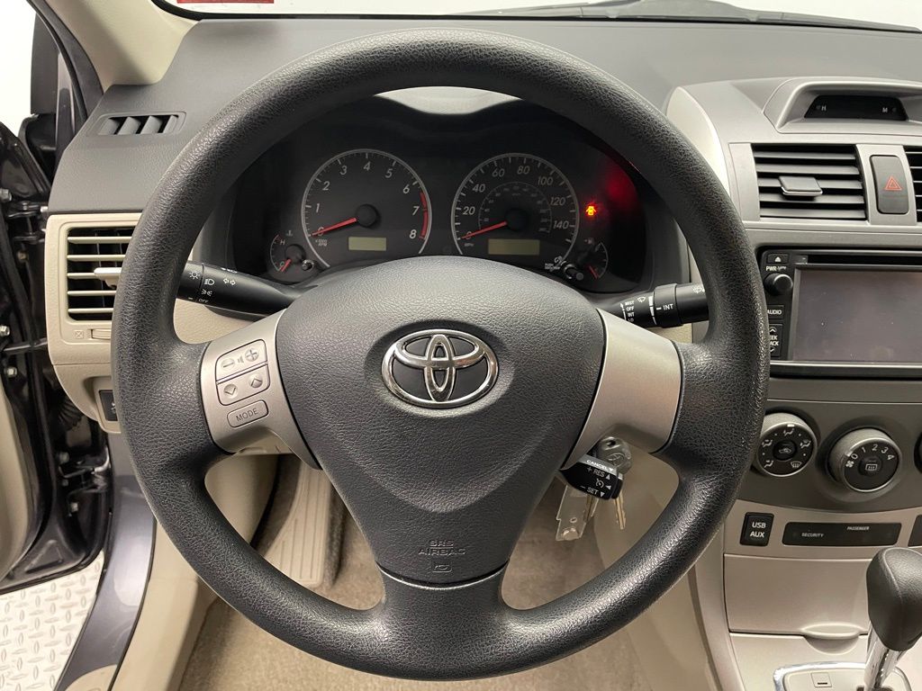 2013 Toyota Corolla LE 17