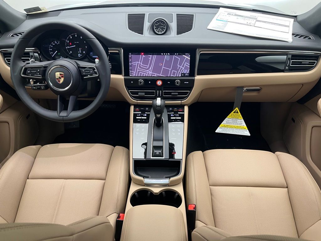 Thumbnail: 2025 Porsche Macan - 21