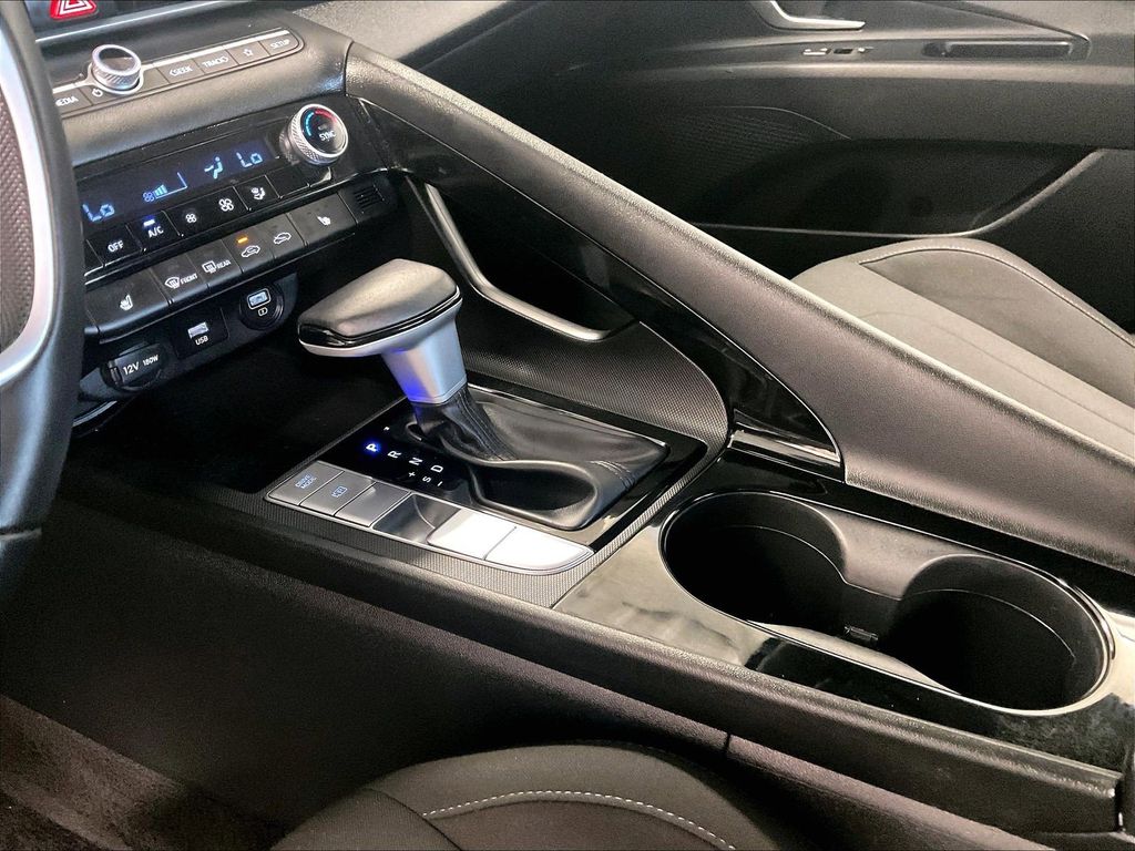 2023 Hyundai Elantra — photo 20