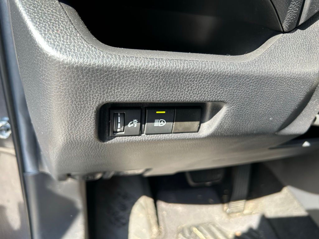 2021 Toyota RAV4 LE 17
