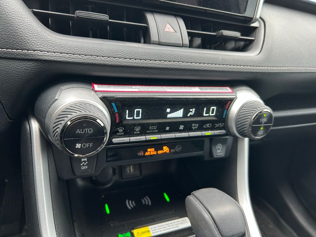 2024 Toyota RAV4 XLE 25