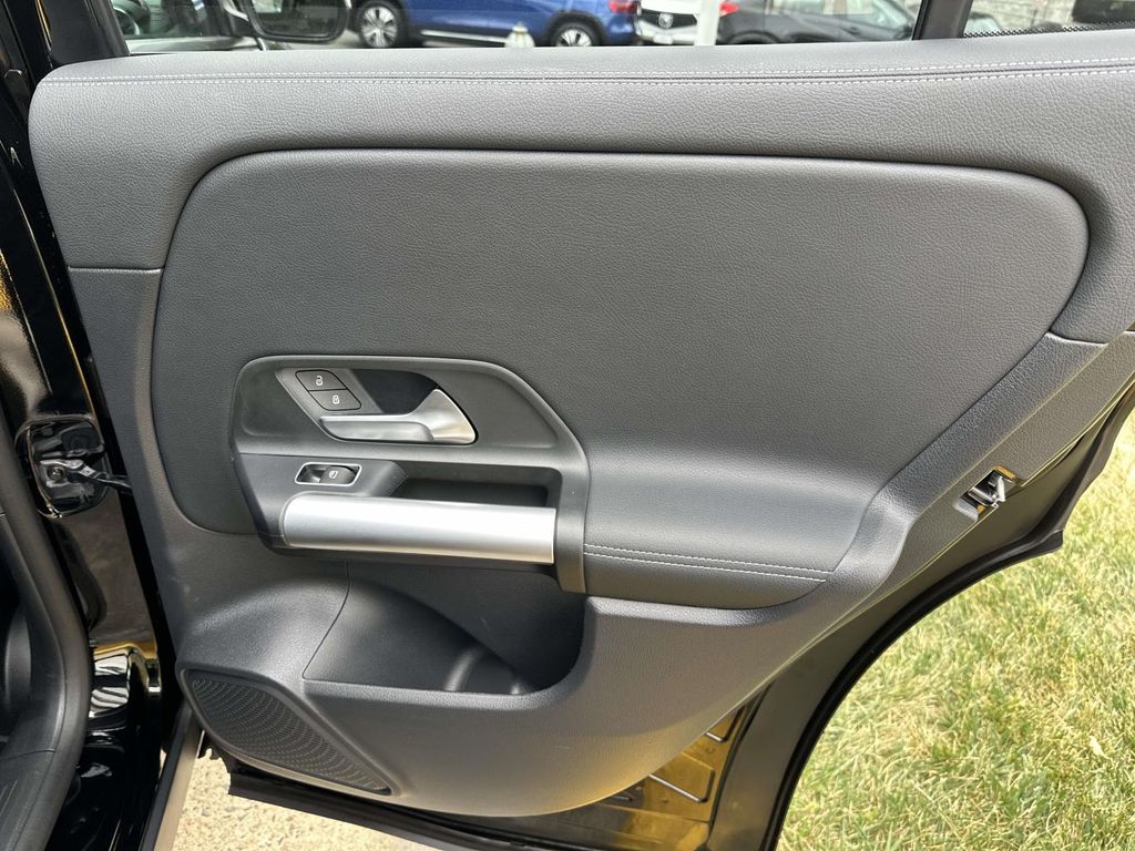 Thumbnail: 2025 Mercedes-Benz GLA - 24