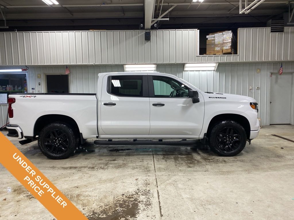 2026 Chevrolet Silverado 1500 Custom Crew Cab 4WD