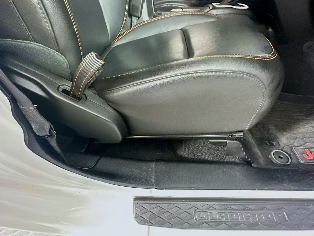 Used 2021 White Jeep Mojave image 23