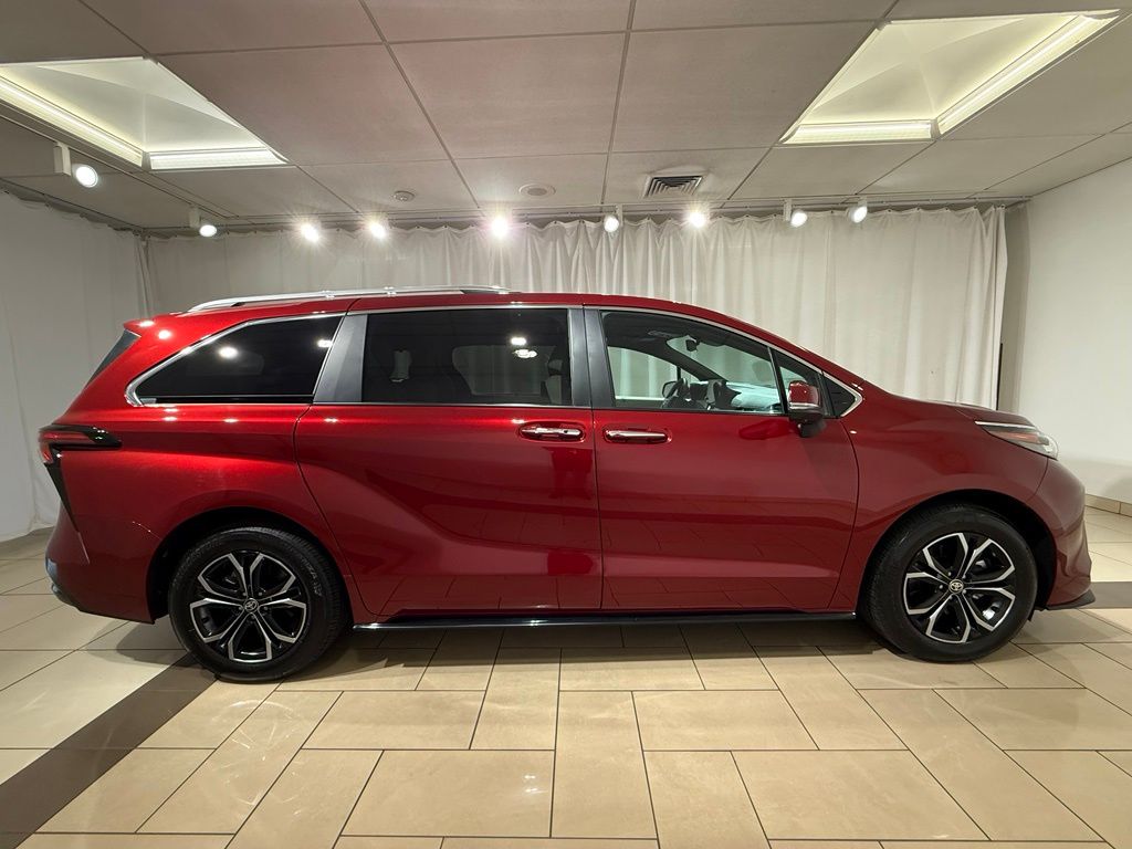 Thumbnail: 2026 Toyota Sienna - 6