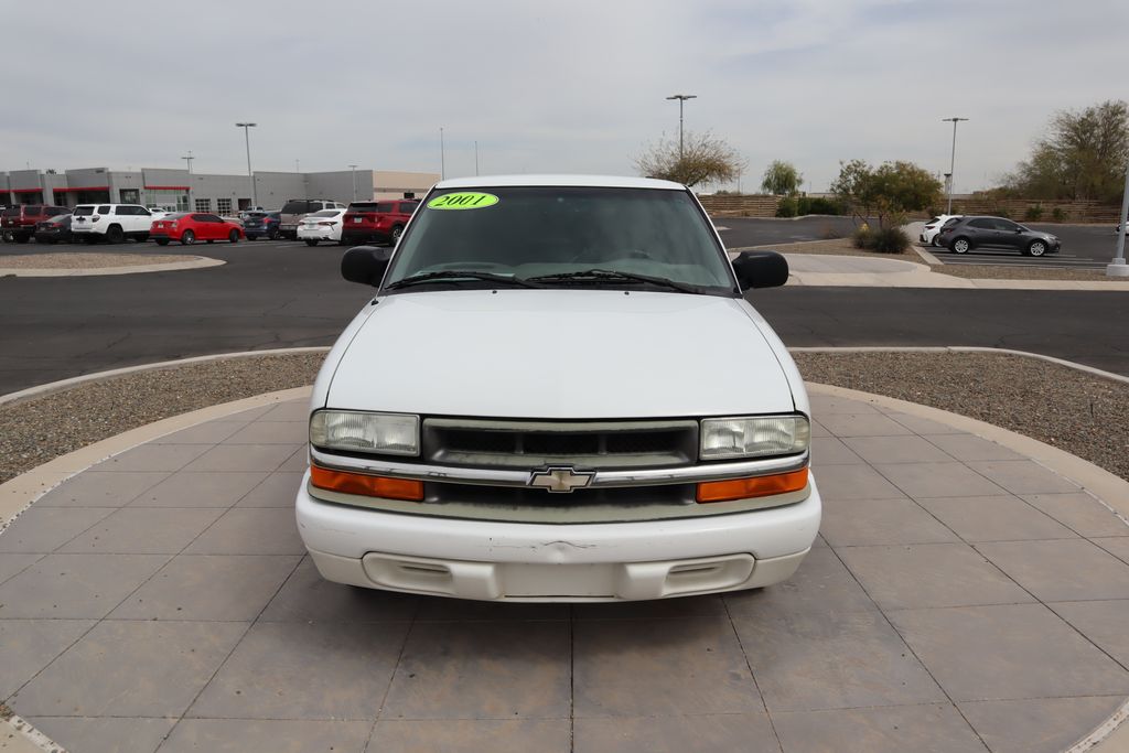 2001 Chevrolet S-10 LS 2