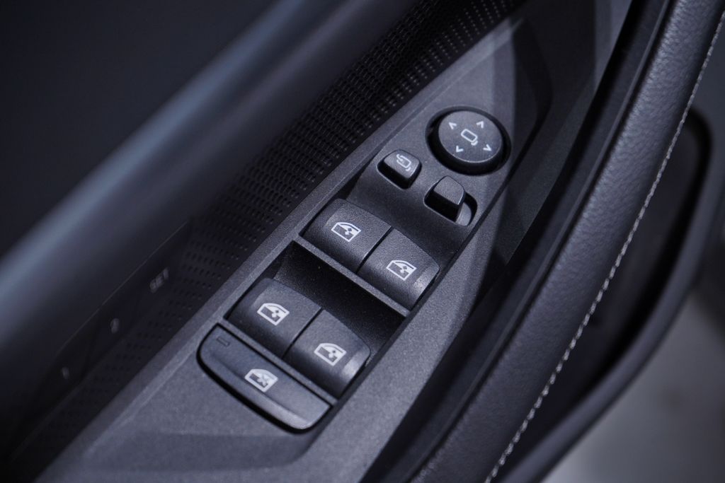 Thumbnail: 2023 BMW i4 - 16