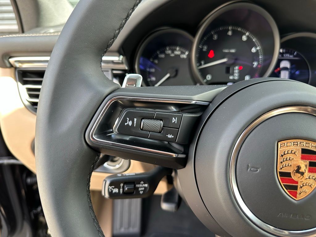 Thumbnail: 2025 Porsche Macan - 19