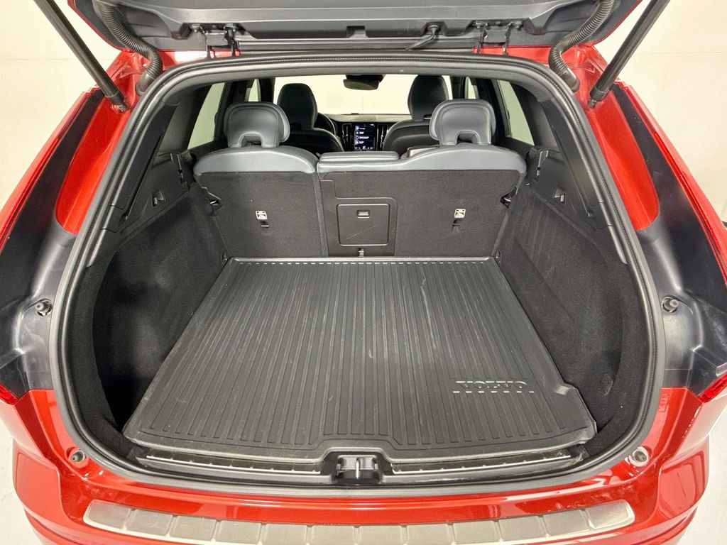 Thumbnail: 2021 Volvo XC60 - 28
