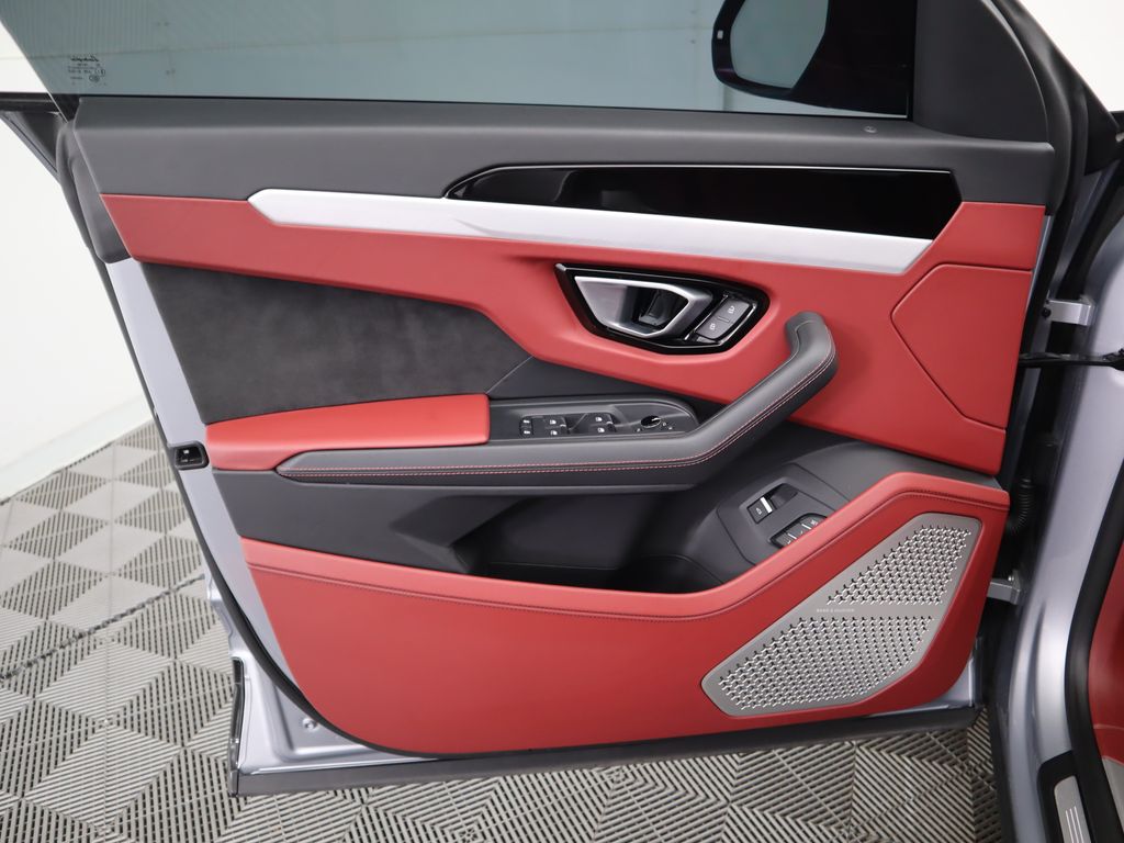 Thumbnail: 2022 Lamborghini Urus - 25