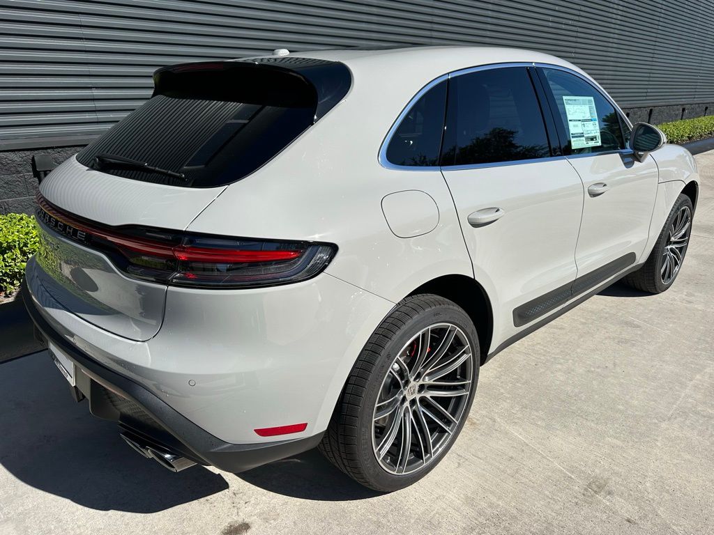 Thumbnail: 2026 Porsche Macan - 9