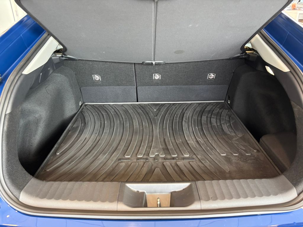2025 Toyota Prius XLE