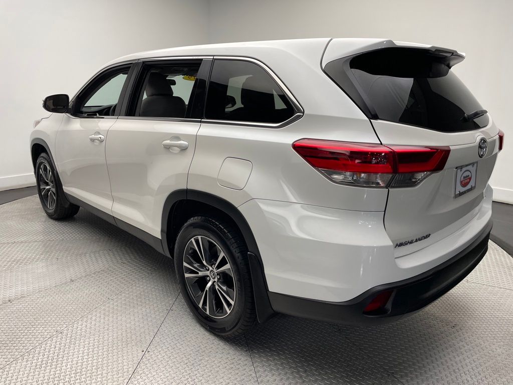 2019 Toyota Highlander LE 7