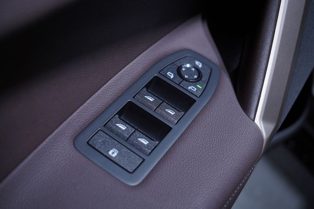 Thumbnail: 2026 BMW iX - 16