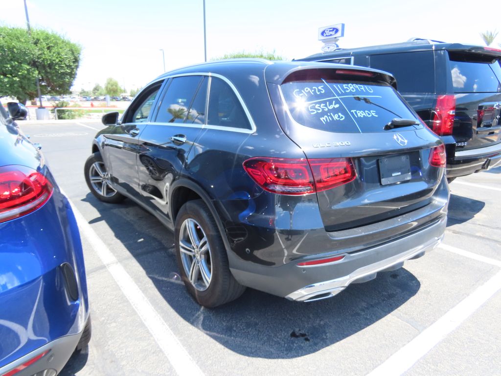 2021 Mercedes-Benz GLC 300 2