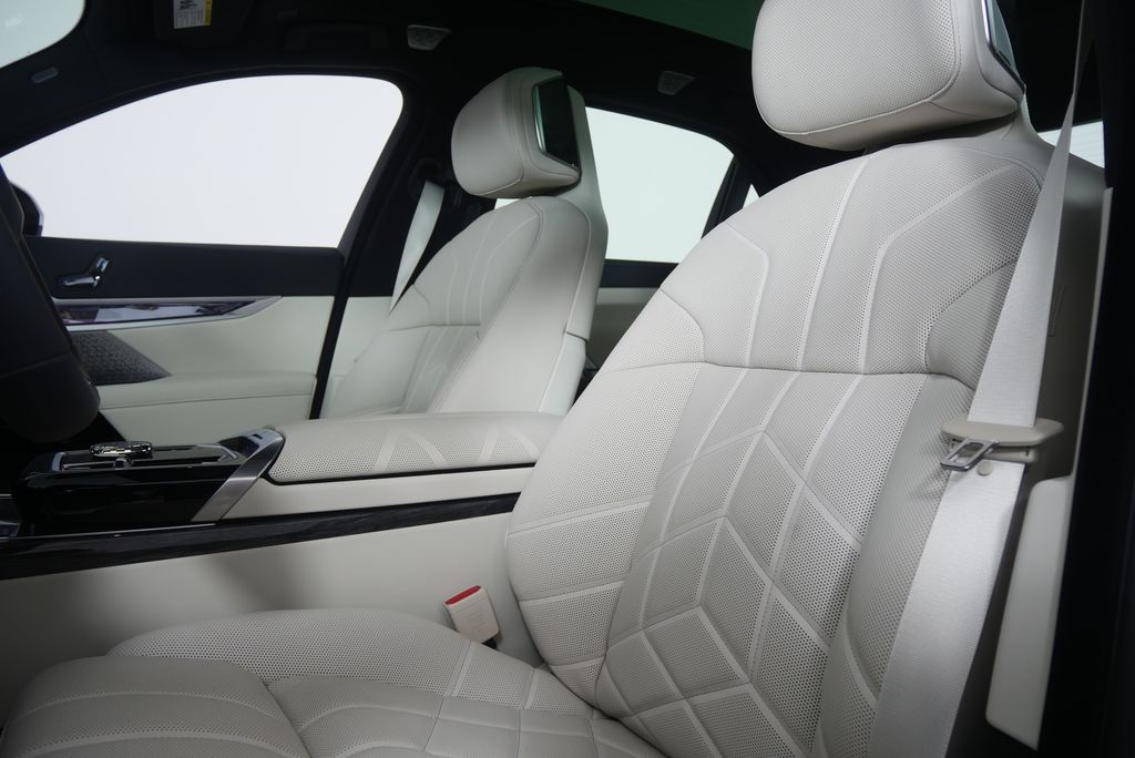 Thumbnail: 2026 BMW 7 Series - 11