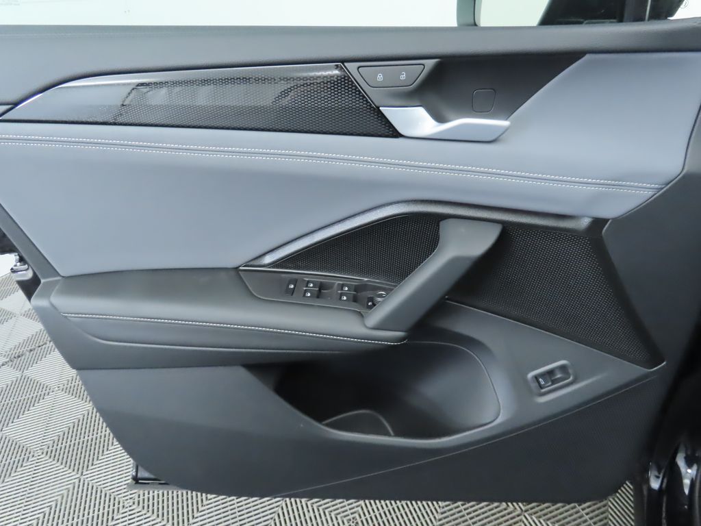 Thumbnail: 2025 Volkswagen Tiguan - 25