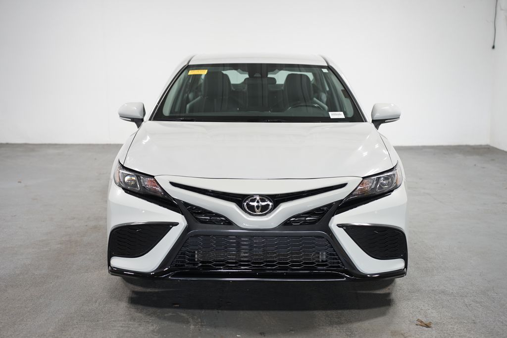 2023 Toyota Camry SE 2