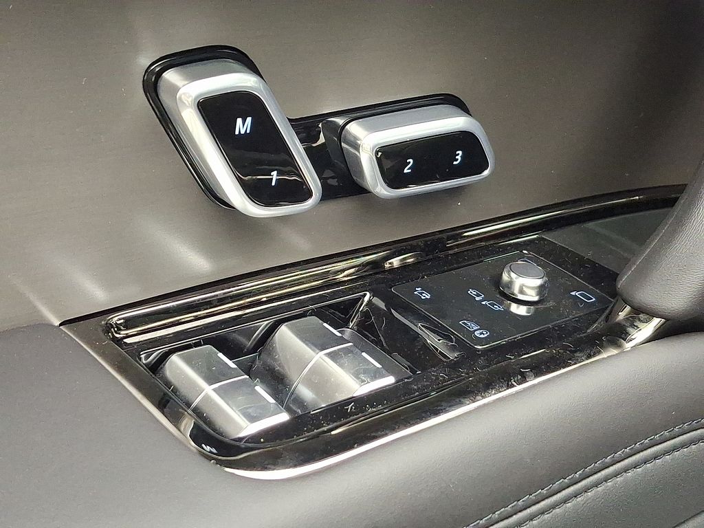 Thumbnail: 2025 Land Rover Range Rover Sport - 18