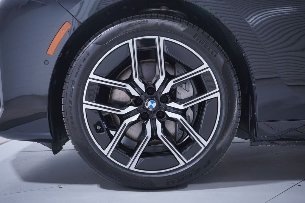 Thumbnail: 2026 BMW i7 - 2