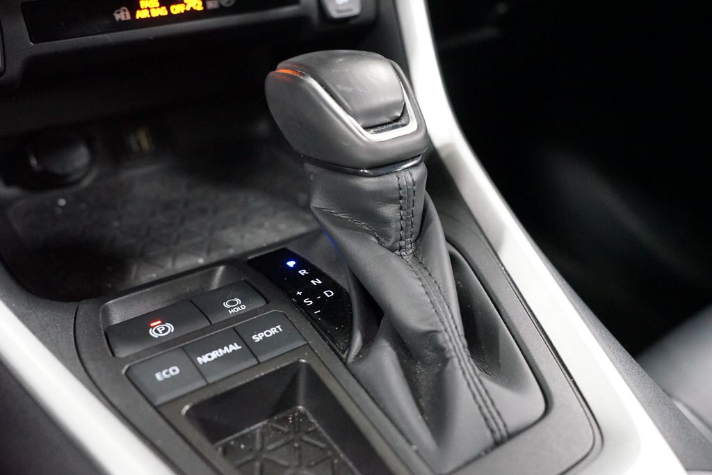 Thumbnail: 2024 Toyota RAV4 - 20