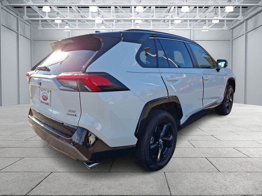 2019 Toyota RAV4 XSE 4