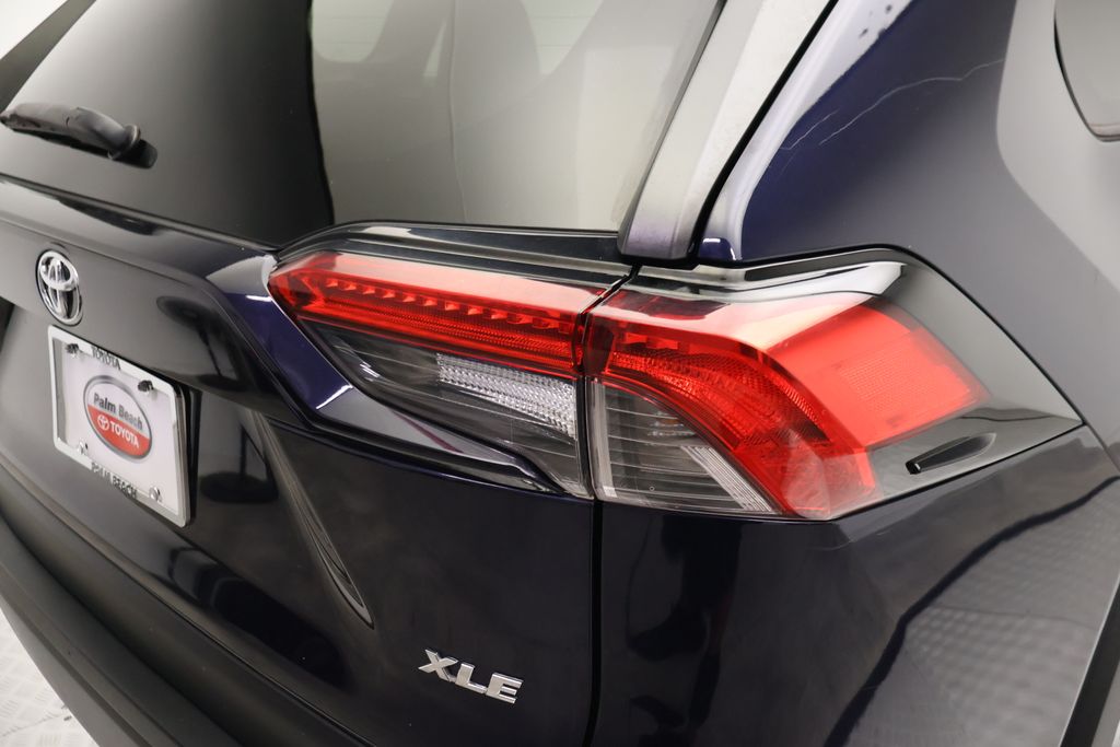 Thumbnail: 2021 Toyota RAV4 - 9