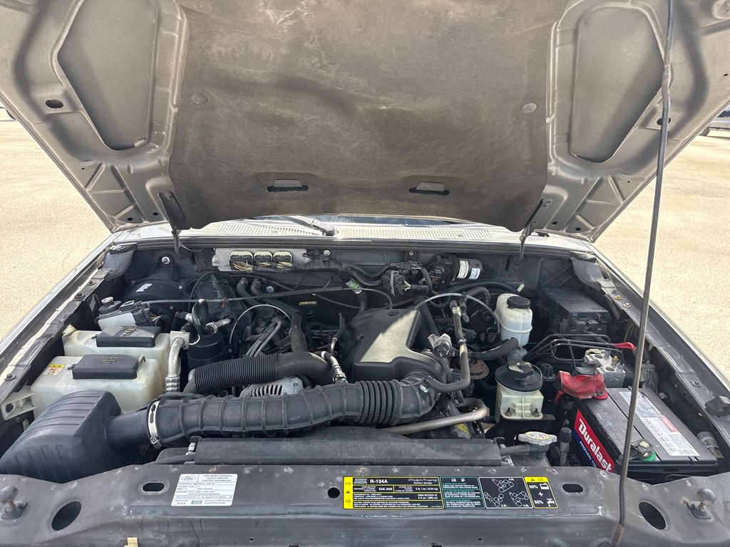 Used 2008  Ford Sport image 19