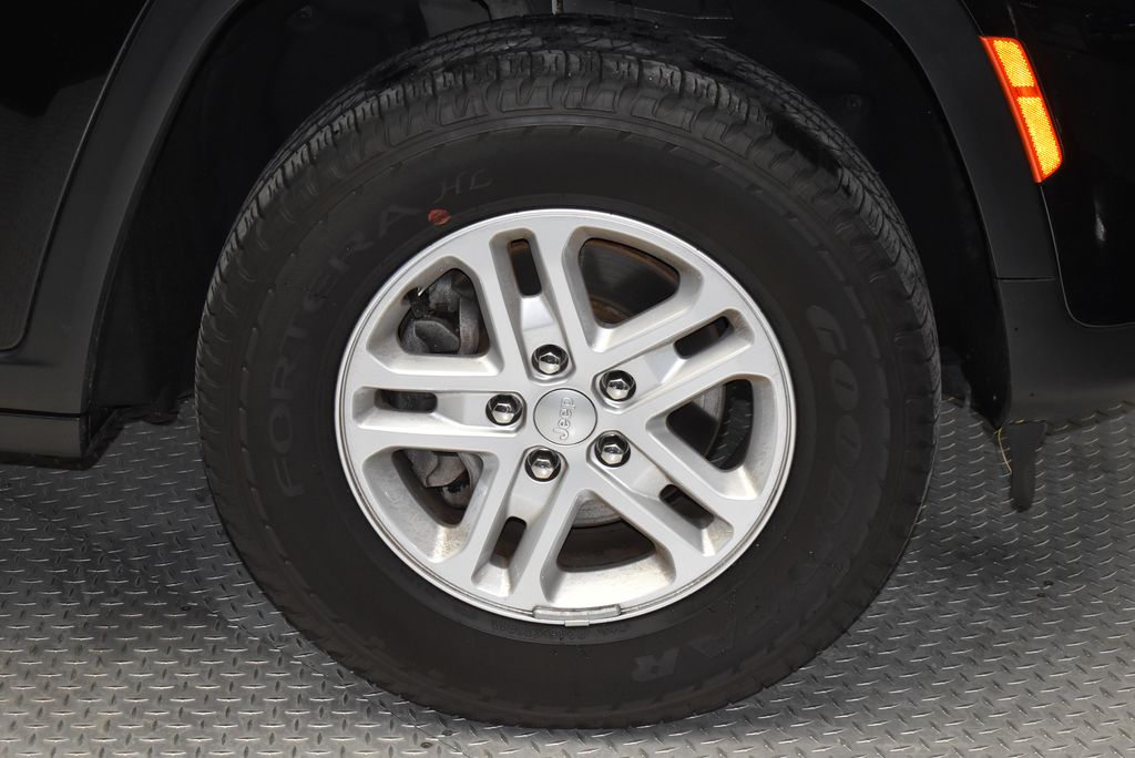 Thumbnail: 2023 Jeep Grand Cherokee - 31