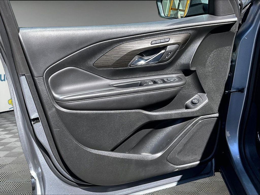 2023 GMC Terrain — photo 10