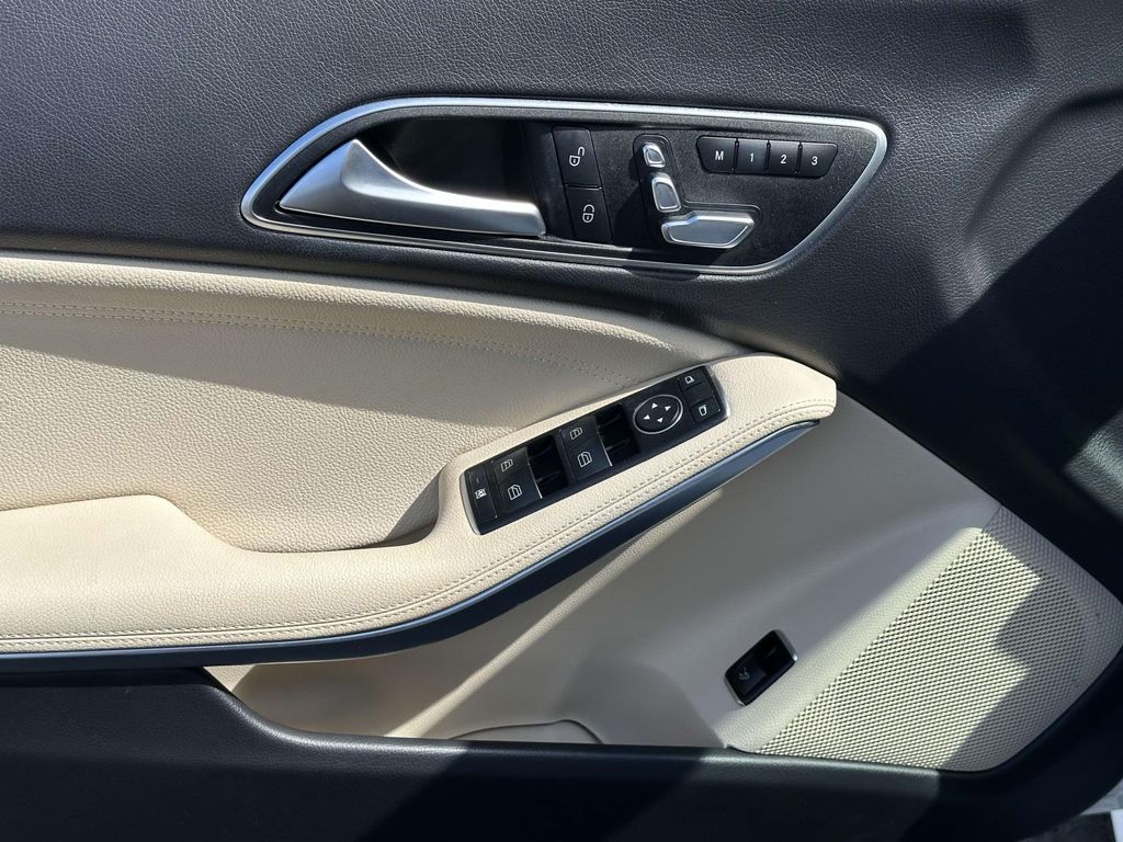 2019 Mercedes-Benz CLA 250 19