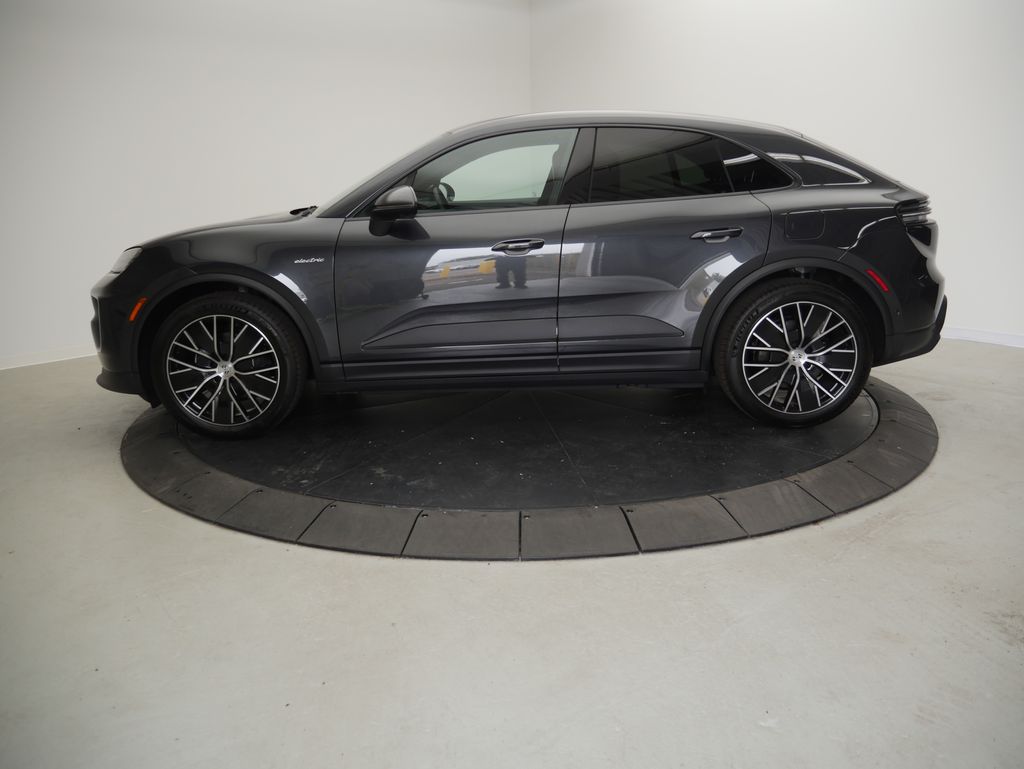 Thumbnail: 2026 Porsche Macan - 2