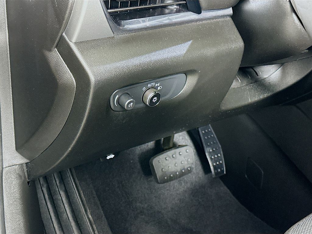 Thumbnail: 2023 Chevrolet Traverse - 10