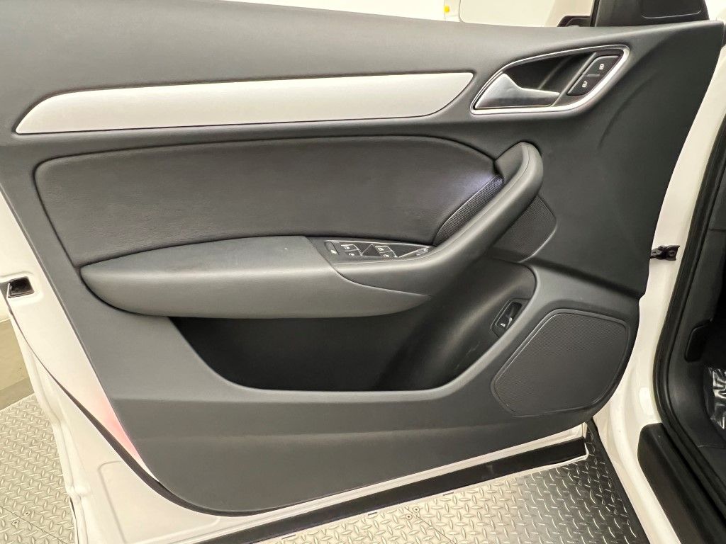 Thumbnail: 2017 Audi Q3 - 32