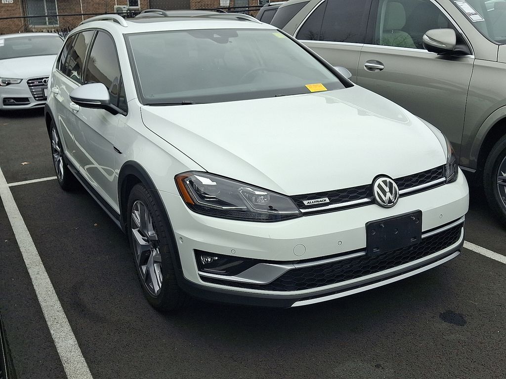 Thumbnail: 2019 Volkswagen Golf - 3