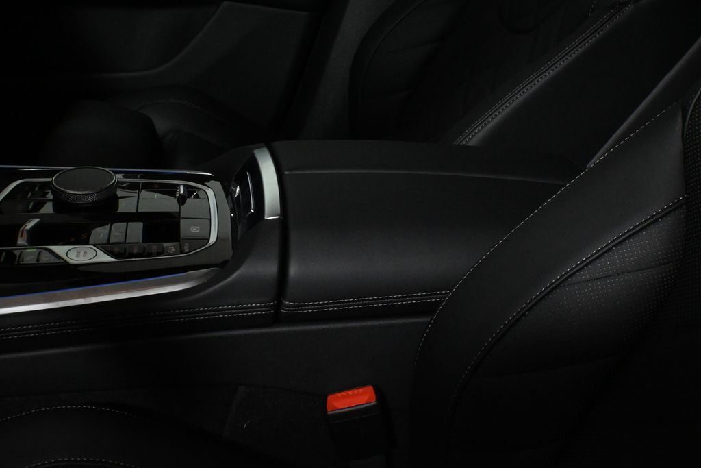 2025 BMW X5 xDrive50e 27