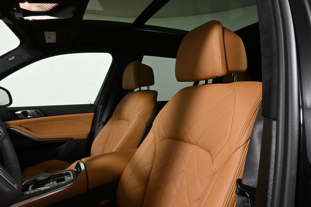 Thumbnail: 2026 BMW X7 - 16