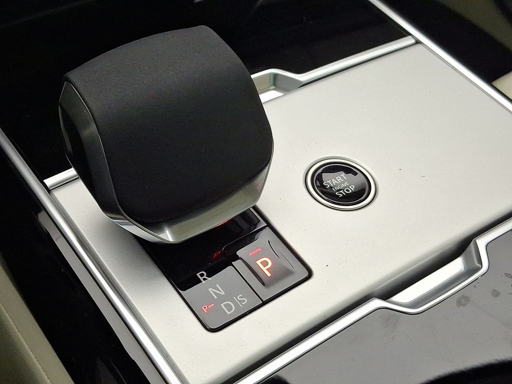 Thumbnail: 2026 Land Rover Range Rover - 13